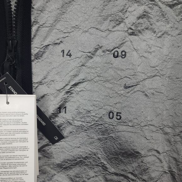 Nike Men's Tech Pack Woven Hooded Jacket Sz Medium Reflective Silver & Black NWT - Picture 3 of 13